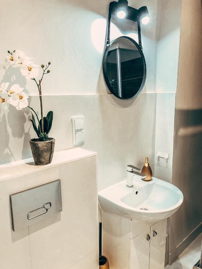 Royal Flats Old Town Apartment คราคูฟ ภายนอก รูปภาพ